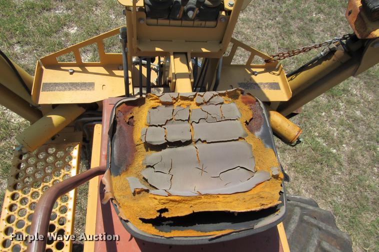 image for item DE0193 1992 Case 860 rock saw