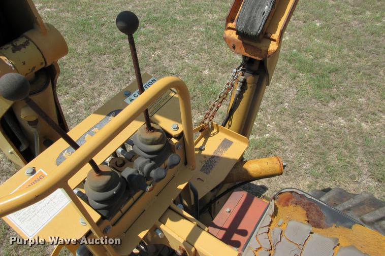 image for item DE0193 1992 Case 860 rock saw