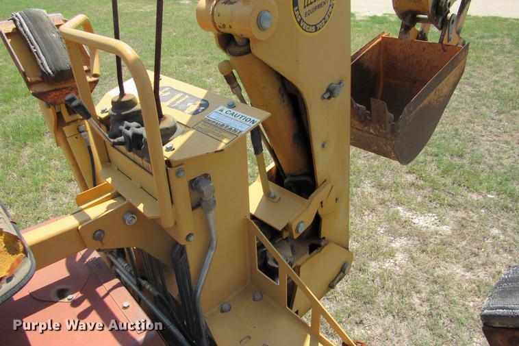 image for item DE0193 1992 Case 860 rock saw