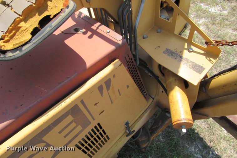 image for item DE0193 1992 Case 860 rock saw