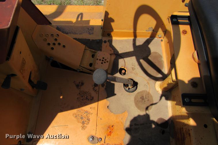 image for item DE0193 1992 Case 860 rock saw