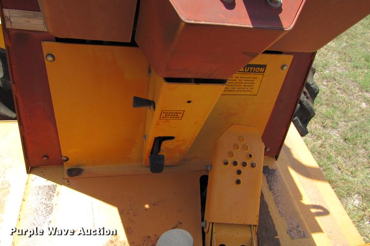 image for item DE0193 1992 Case 860 rock saw