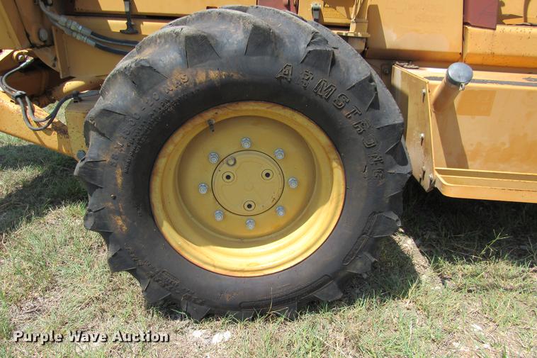 image for item DE0193 1992 Case 860 rock saw