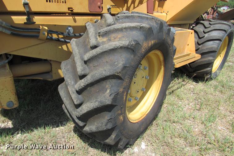 image for item DE0193 1992 Case 860 rock saw