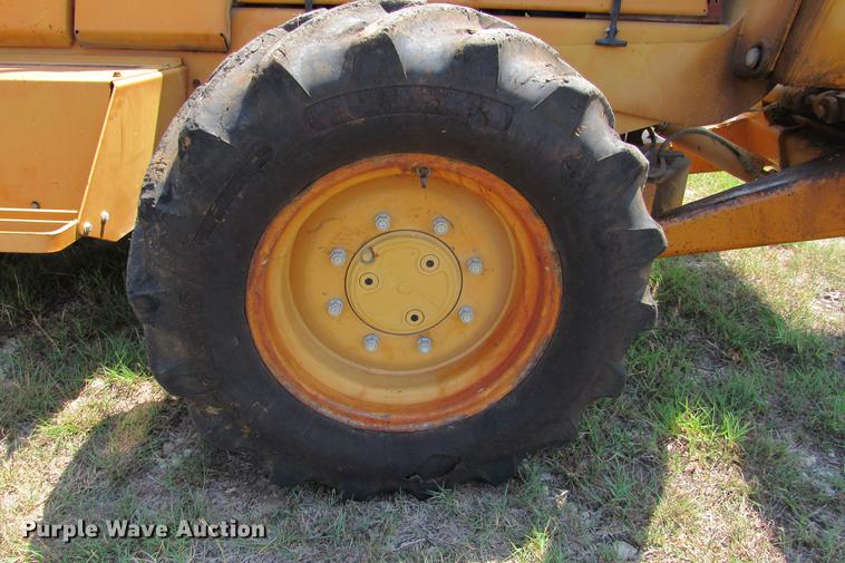 image for item DE0193 1992 Case 860 rock saw