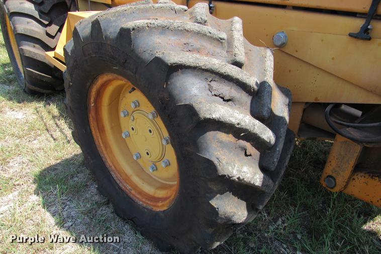 image for item DE0193 1992 Case 860 rock saw