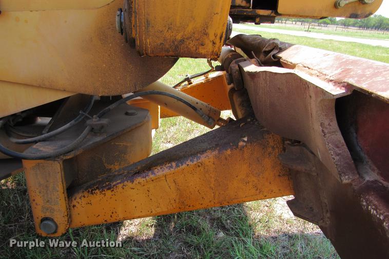 image for item DE0193 1992 Case 860 rock saw