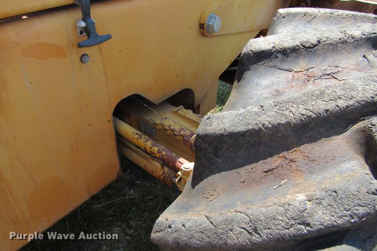 image for item DE0193 1992 Case 860 rock saw