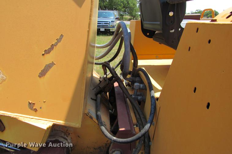 image for item DE0193 1992 Case 860 rock saw