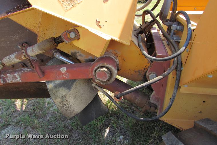 image for item DE0193 1992 Case 860 rock saw