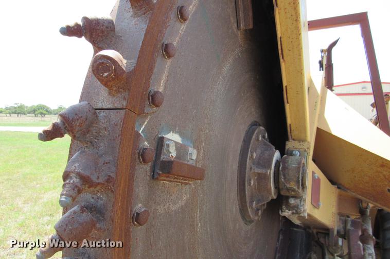 image for item DE0193 1992 Case 860 rock saw