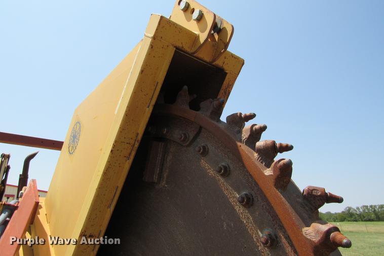 image for item DE0193 1992 Case 860 rock saw