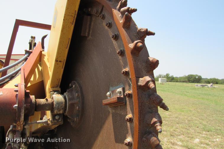 image for item DE0193 1992 Case 860 rock saw