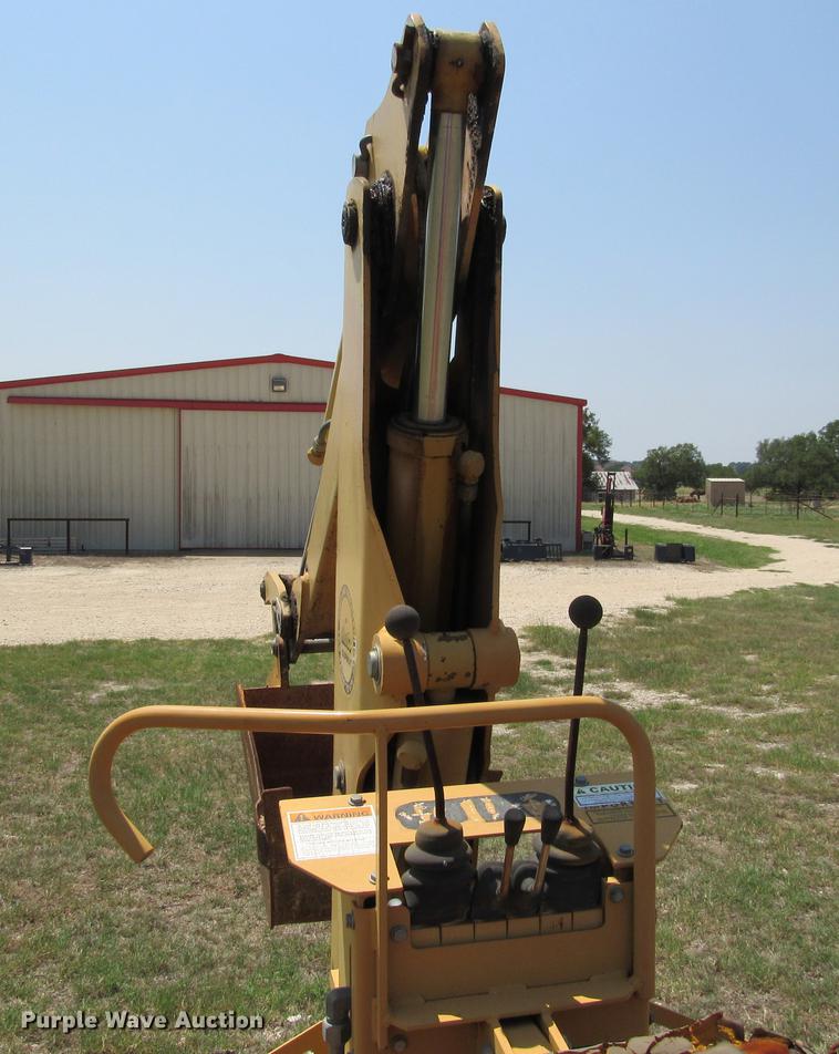 image for item DE0193 1992 Case 860 rock saw