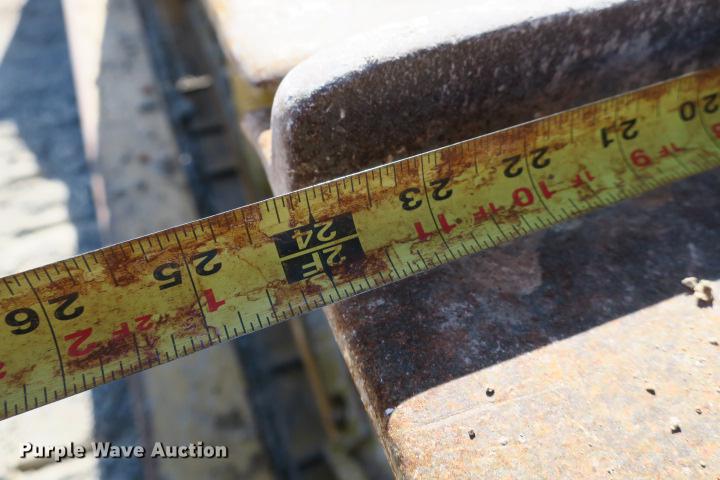 image for item DE3816 1970 Caterpillar D7F dozer