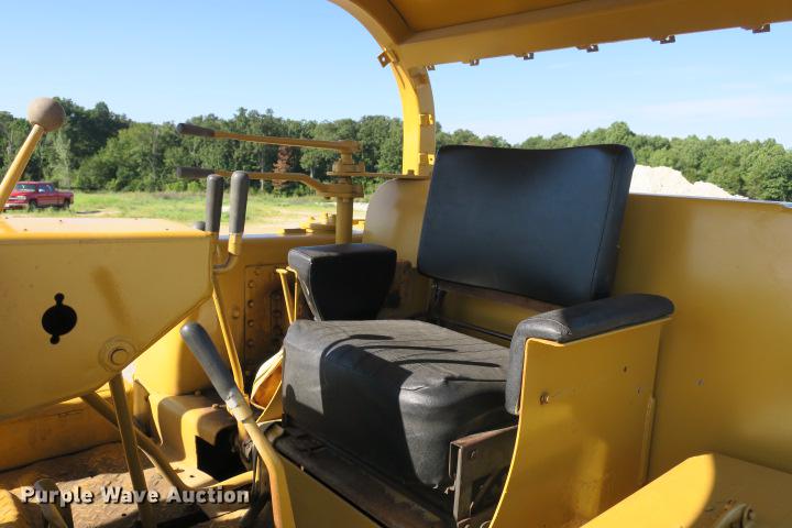 image for item DE3816 1970 Caterpillar D7F dozer