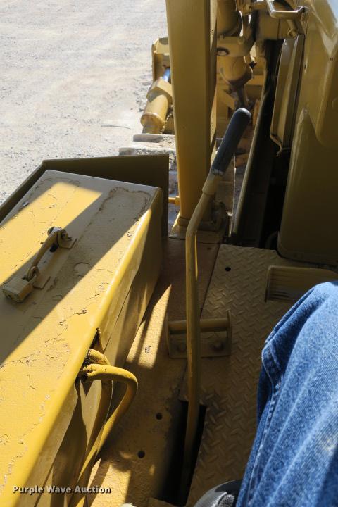 image for item DE3816 1970 Caterpillar D7F dozer