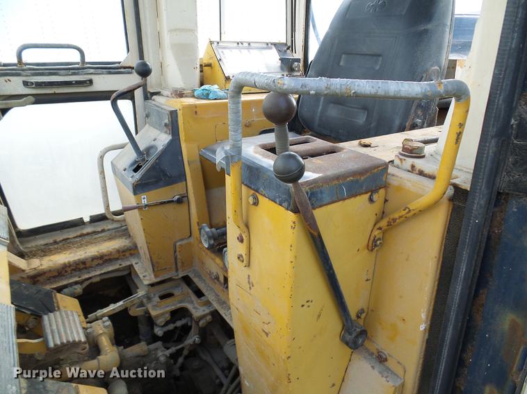 image for item DE5103 Komatsu D66S-1 track loader