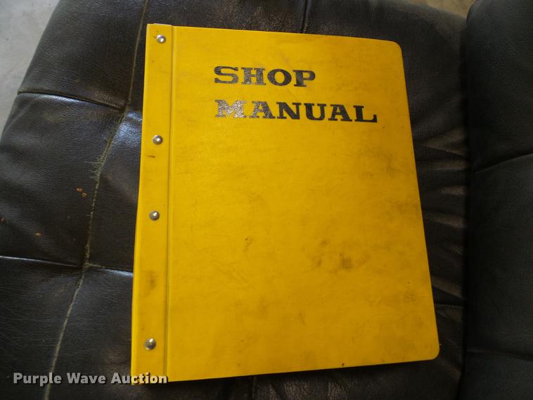 image for item DE5103 Komatsu D66S-1 track loader