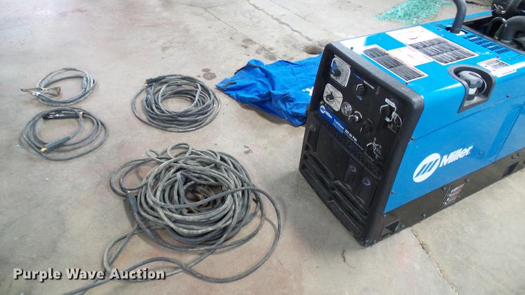image for item DE5212 2017 Miller Trailblazer 302 Air Pak welder/generator with air compressor