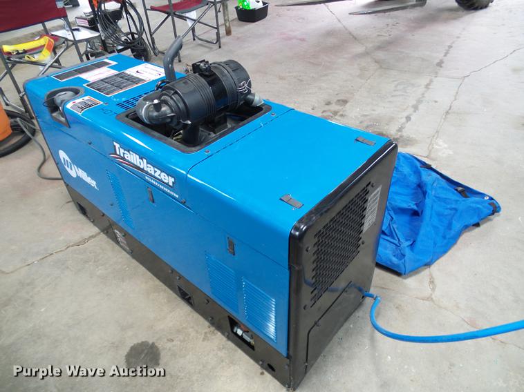 image for item DE5212 2017 Miller Trailblazer 302 Air Pak welder/generator with air compressor
