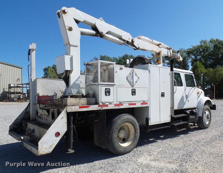 image for item DE5219 1996 International 4900 Crew Cab service truck with crane