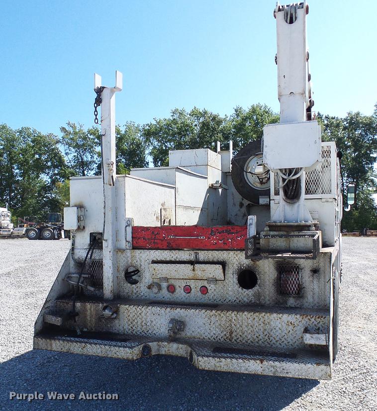 image for item DE5219 1996 International 4900 Crew Cab service truck with crane
