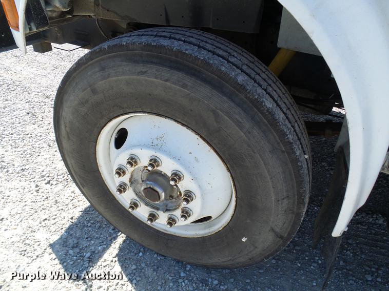 image for item DE5219 1996 International 4900 Crew Cab service truck with crane