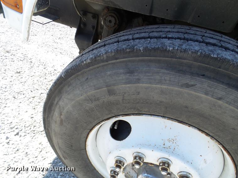 image for item DE5219 1996 International 4900 Crew Cab service truck with crane