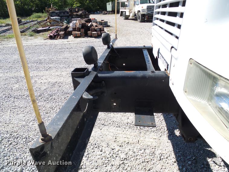 image for item DE5219 1996 International 4900 Crew Cab service truck with crane