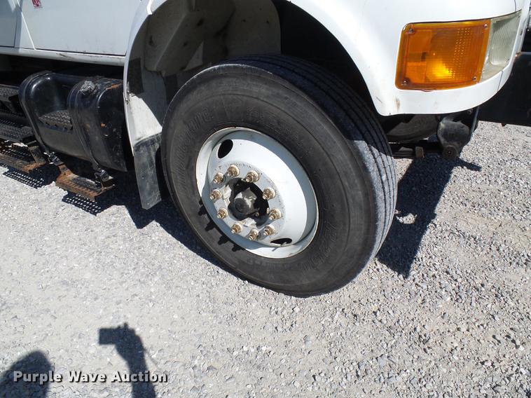 image for item DE5219 1996 International 4900 Crew Cab service truck with crane