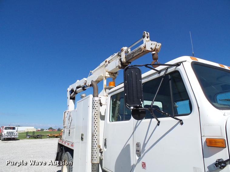 image for item DE5219 1996 International 4900 Crew Cab service truck with crane