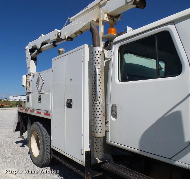 image for item DE5219 1996 International 4900 Crew Cab service truck with crane
