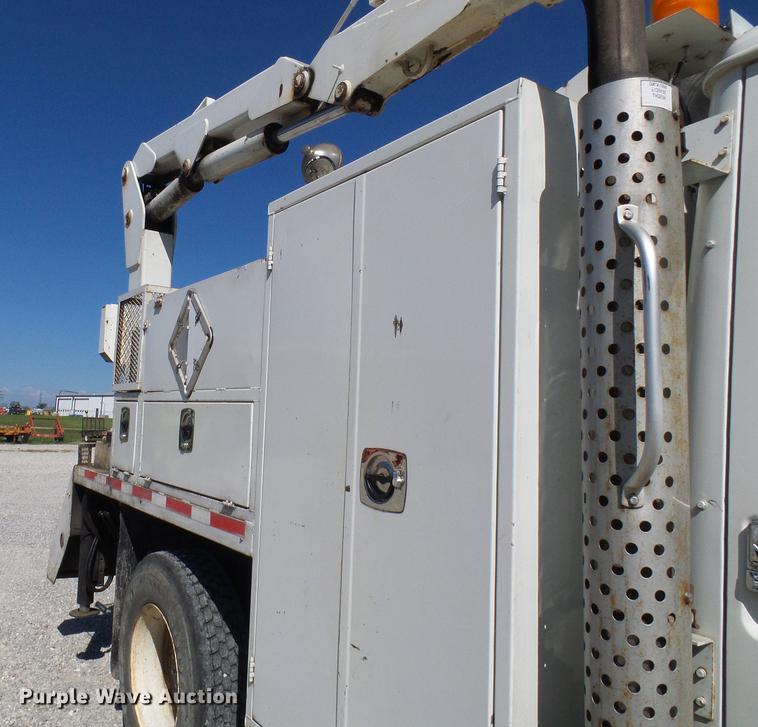 image for item DE5219 1996 International 4900 Crew Cab service truck with crane