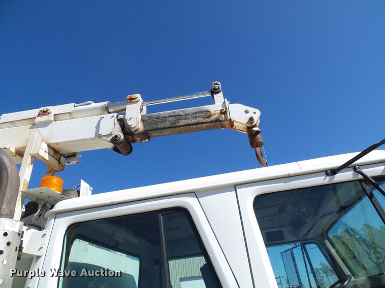 image for item DE5219 1996 International 4900 Crew Cab service truck with crane