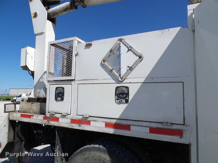 image for item DE5219 1996 International 4900 Crew Cab service truck with crane