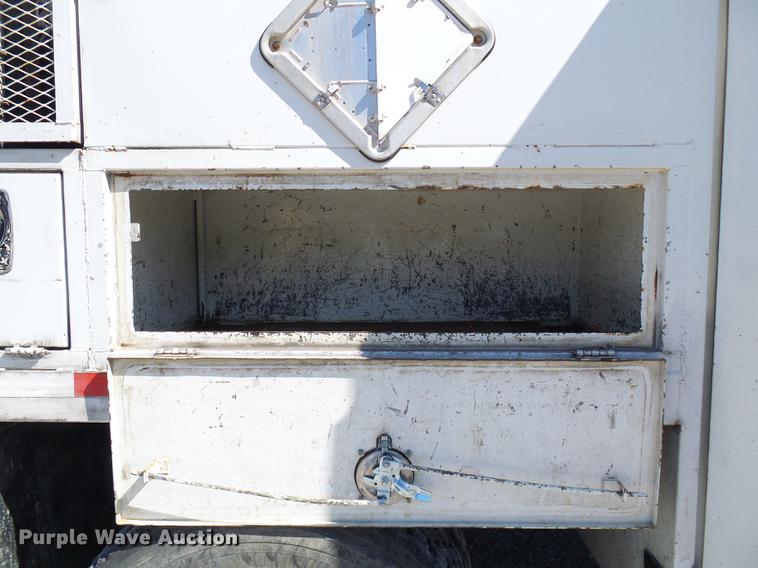 image for item DE5219 1996 International 4900 Crew Cab service truck with crane