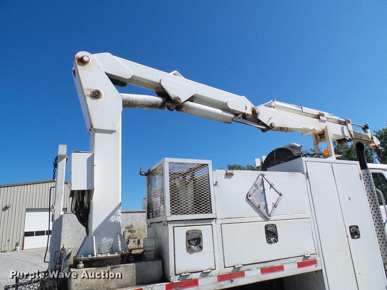 image for item DE5219 1996 International 4900 Crew Cab service truck with crane