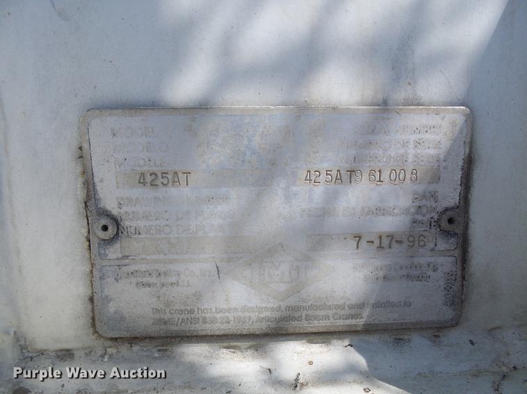 image for item DE5219 1996 International 4900 Crew Cab service truck with crane