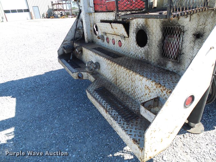 image for item DE5219 1996 International 4900 Crew Cab service truck with crane