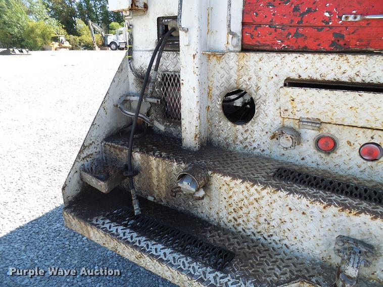 image for item DE5219 1996 International 4900 Crew Cab service truck with crane