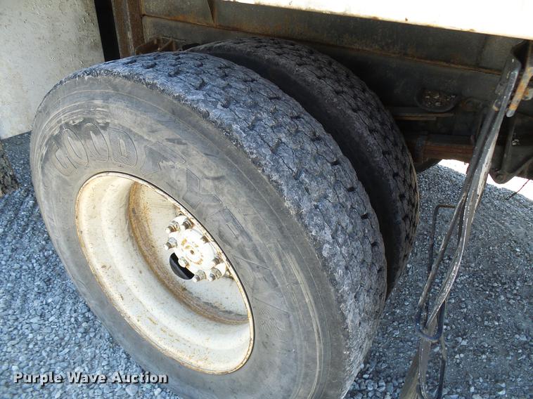 image for item DE5219 1996 International 4900 Crew Cab service truck with crane