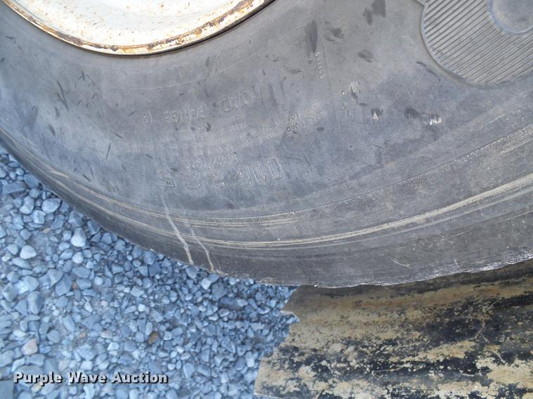 image for item DE5219 1996 International 4900 Crew Cab service truck with crane