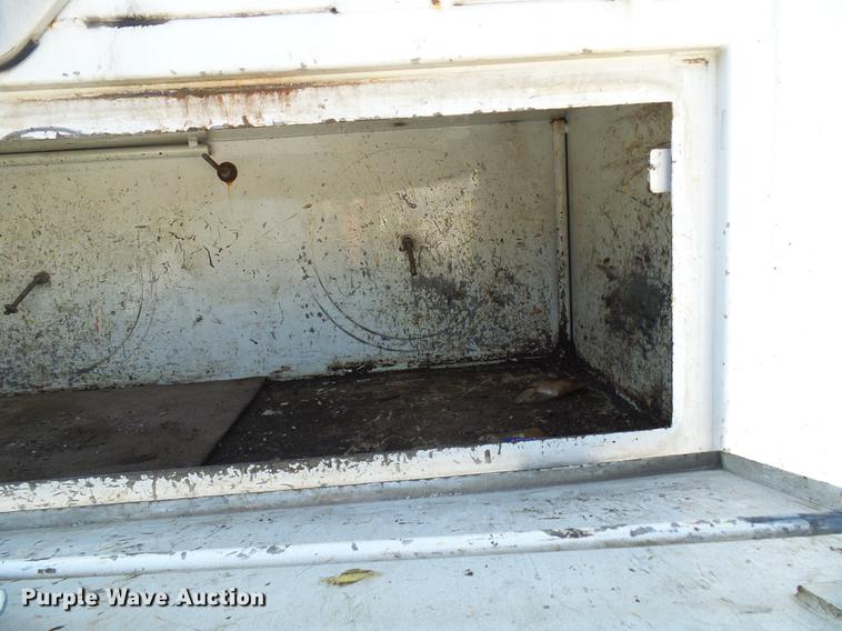 image for item DE5219 1996 International 4900 Crew Cab service truck with crane