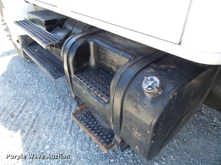 image for item DE5219 1996 International 4900 Crew Cab service truck with crane