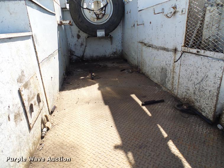 image for item DE5219 1996 International 4900 Crew Cab service truck with crane