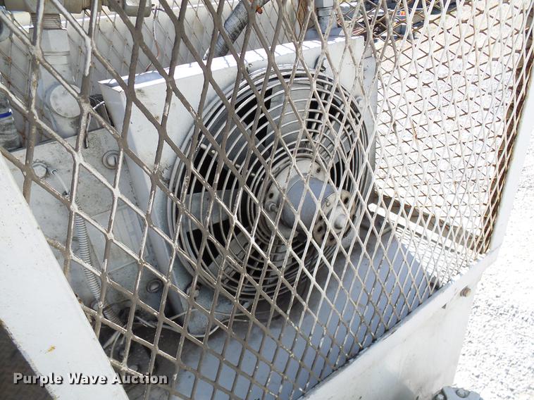 image for item DE5219 1996 International 4900 Crew Cab service truck with crane