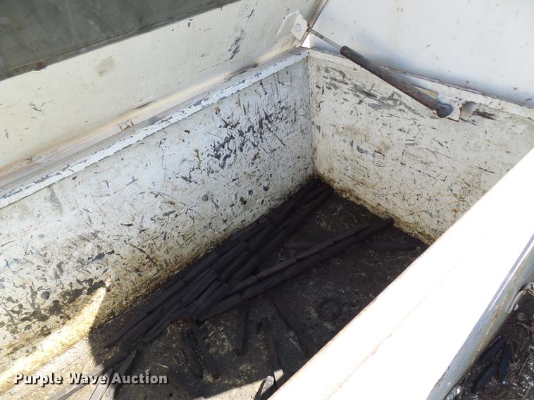 image for item DE5219 1996 International 4900 Crew Cab service truck with crane