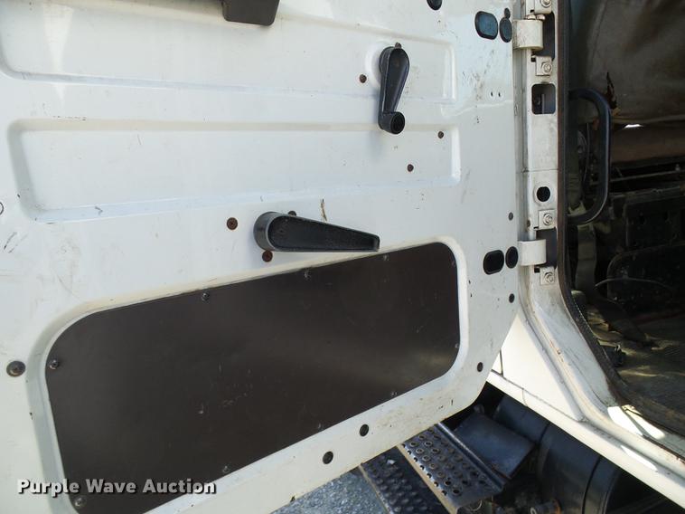 image for item DE5219 1996 International 4900 Crew Cab service truck with crane