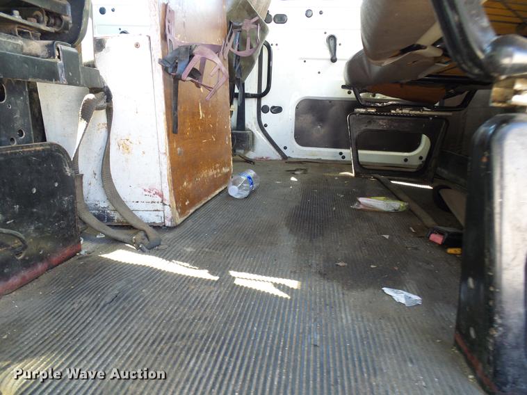 image for item DE5219 1996 International 4900 Crew Cab service truck with crane